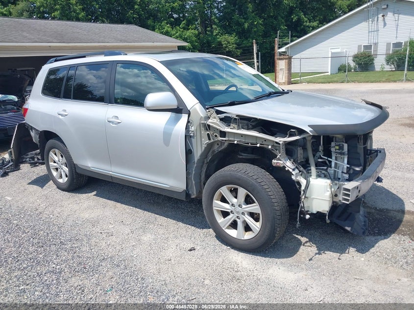 2011 Toyota Highlander VIN 5TDBK3EHXBS054960 IAAI salvage auction — FRONT END, Salvage (Ohio), sold $2,500 on 2026-07-08 (photo 1)