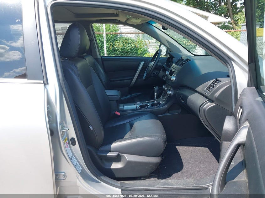 2011 Toyota Highlander VIN 5TDBK3EHXBS054960 IAAI salvage auction — FRONT END, Salvage (Ohio), sold $2,500 on 2026-07-08 (photo 5)