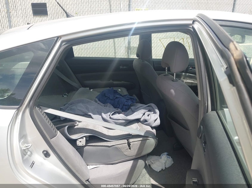 2007 Toyota Prius VIN JTDKB20U177689890 IAAI salvage auction — NORMAL WEAR, Clear-Endorsement (Wisconsin), sold $300 on 2026-07-15 (photo 8)