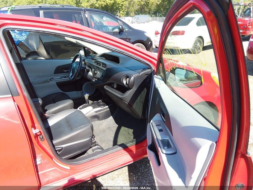 2013 Toyota Prius c VIN JTDKDTB39D1052801 IAAI salvage auction — LEFT FRONT, Salvage Title, sold $2,250 on 2026-07-29 (photo 5)