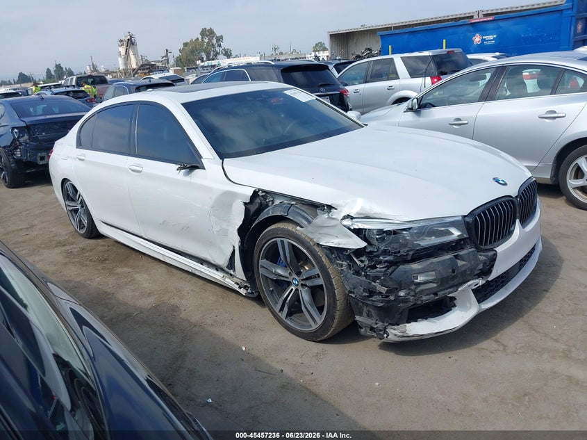 2017 BMW 7er VIN WBA7F0C50HGM21320 IAAI salvage auction — RIGHT FRONT, Salvage Title, sold $6,000 on 2026-08-19 (photo 1)