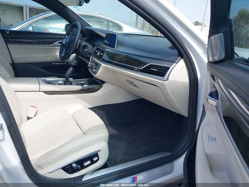 2017 BMW 7er VIN WBA7F0C50HGM21320 IAAI salvage auction — RIGHT FRONT, Salvage Title, sold $6,000 on 2026-08-19 (photo 5)