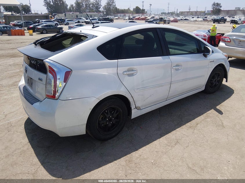 2015 Toyota Prius VIN JTDKN3DU0F1902711 IAAI salvage auction — RIGHT SIDE, Salvage (California), sold $2,800 on 2026-07-29 (photo 4)