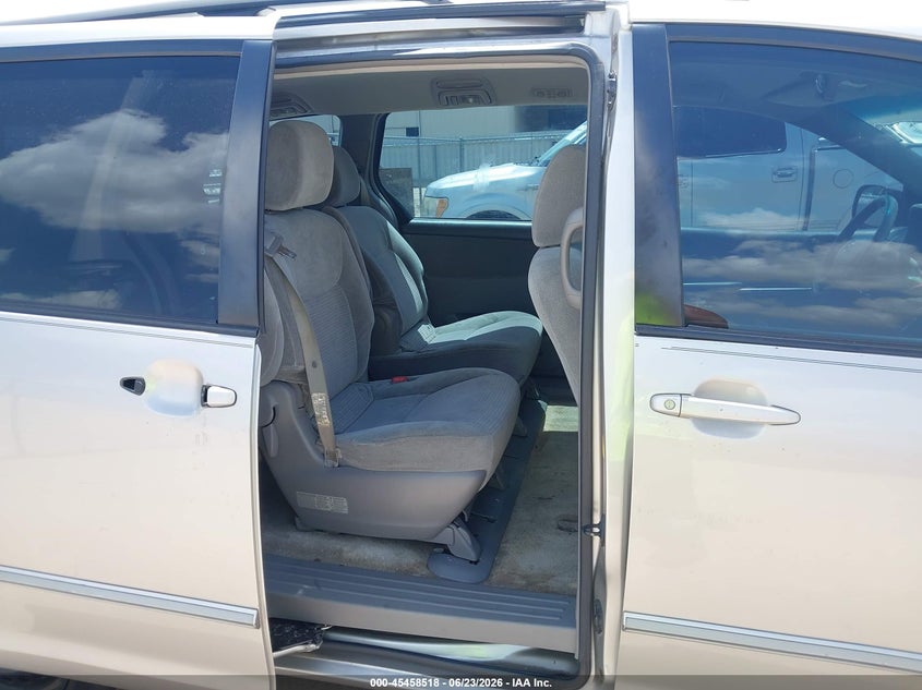 2009 Toyota Sienna VIN 5TDZK23CX9S240962 IAAI salvage auction — LEFT REAR, Salvage (Texas), sold $1,950 on 2026-07-09 (photo 8)