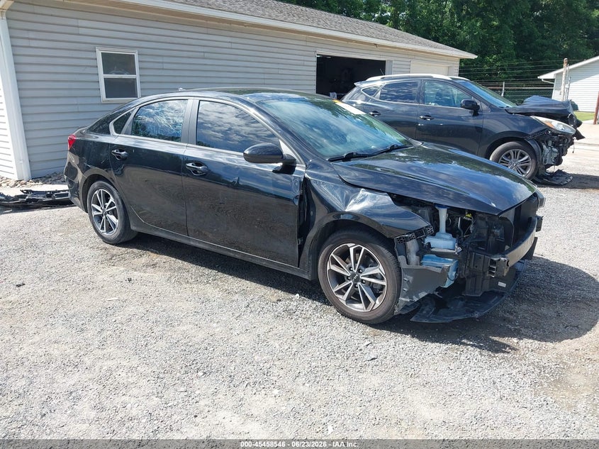 2022 Kia Forte VIN 3KPF24AD4NE481821 IAAI salvage auction — FRONT END, Salvage Title, sold $2,500 on 2026-08-27 (photo 1)