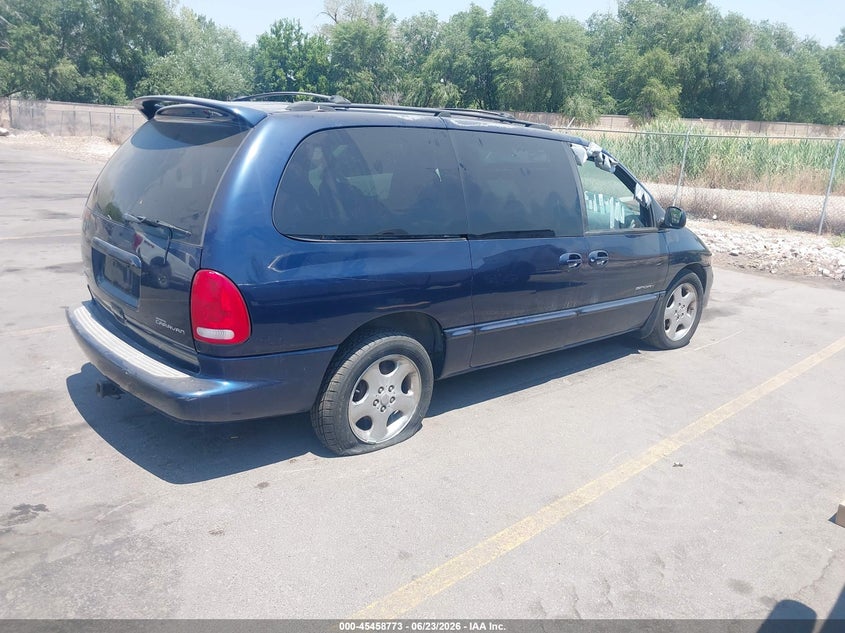 2000 Dodge Grand caravan VIN 1B4GP44G7YB774946 IAAI salvage auction — FRONT & REAR, Clear (Utah), sold $275 on 2026-07-09 (photo 4)