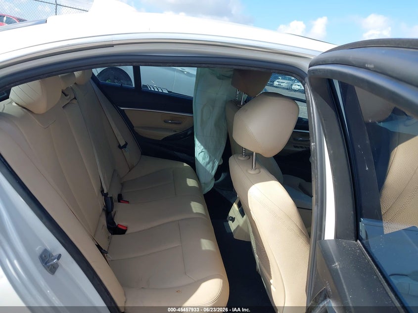 2018 BMW 3er VIN WBA8B9C56JEE81806 IAAI salvage auction — FRONT END, Rebuildable (Florida), sold $650 on 2026-07-23 (photo 8)