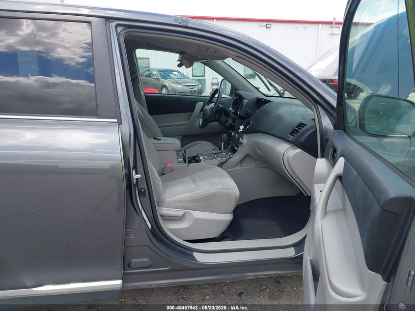 2011 Toyota Highlander VIN 5TDBK3EH4BS071138 IAAI salvage auction — ROOF, Salvage (Missouri), sold $2,000 on 2026-08-01 (photo 5)