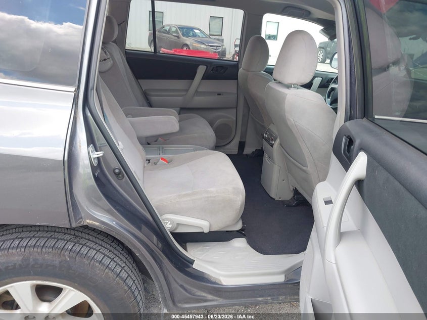 2011 Toyota Highlander VIN 5TDBK3EH4BS071138 IAAI salvage auction — ROOF, Salvage (Missouri), sold $2,000 on 2026-08-01 (photo 8)