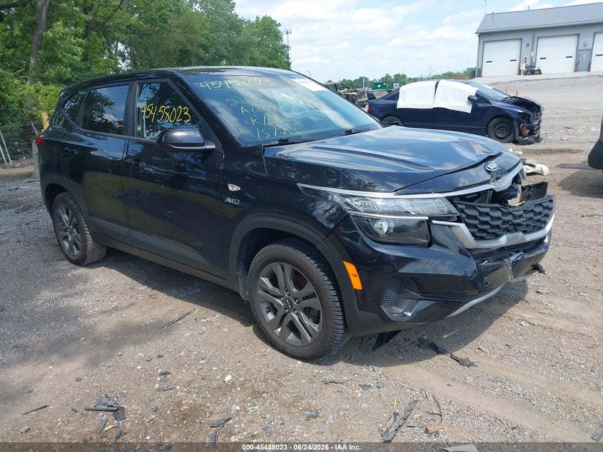 2021 Kia Seltos VIN KNDEPCAA1M7157253 IAAI salvage auction — LEFT FRONT, Salvage (Indiana), sold $3,600 on 2026-08-02 (photo 1)
