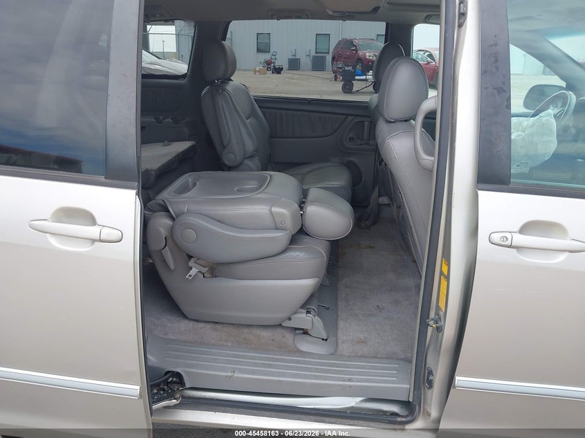 2005 Toyota Sienna VIN 5TDBA22C05S043668 IAAI salvage auction — FRONT END, Salvage (Missouri), sold $575 on 2026-07-23 (photo 8)