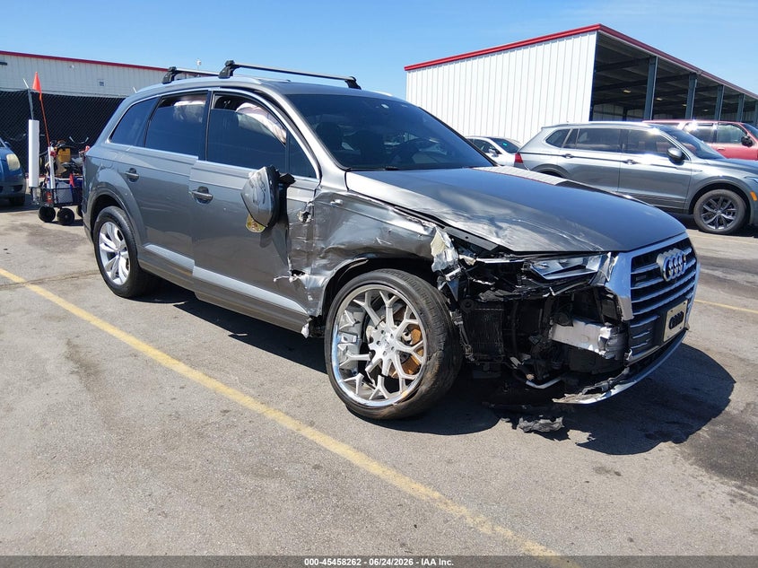 2017 Audi Q7 VIN WA1LAAF77HD050168 IAAI salvage auction — SIDE, Salvage Title, sold $2,550 on 2026-07-25 (photo 1)