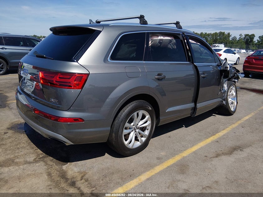 2017 Audi Q7 VIN WA1LAAF77HD050168 IAAI salvage auction — SIDE, Salvage Title, sold $2,550 on 2026-07-25 (photo 4)