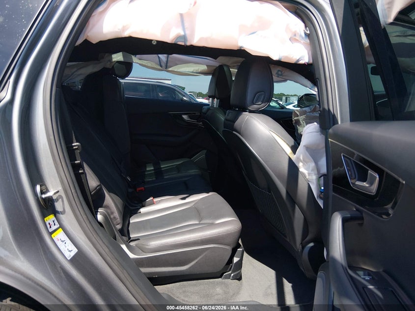 2017 Audi Q7 VIN WA1LAAF77HD050168 IAAI salvage auction — SIDE, Salvage Title, sold $2,550 on 2026-07-25 (photo 8)