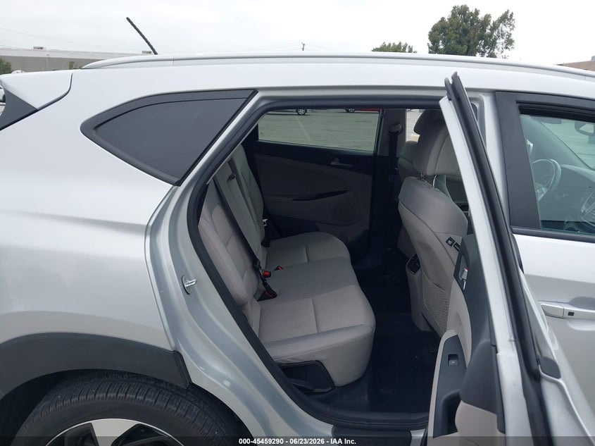 2017 Hyundai Tucson VIN KM8J33A2XHU468010 IAAI salvage auction — NORMAL WEAR, Clear - Dealer Only (California), sold $2,325 on 2026-07-20 (photo 8)