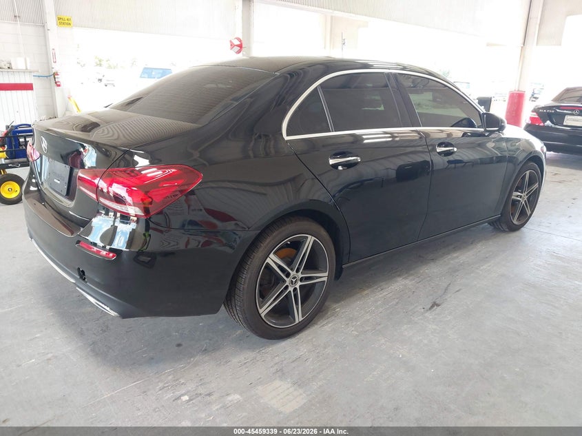 2021 Mercedes-benz A-klasse VIN W1K3G4EB9MJ301186 IAAI salvage auction — UNDERCARRIAGE, Salvage Title, sold $8,000 on 2026-07-29 (photo 4)