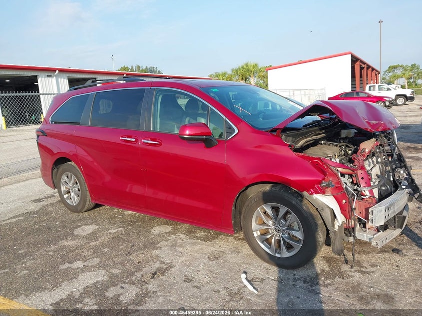 2022 Toyota Sienna VIN 5TDYRKEC5NS100557 IAAI salvage auction — FRONT END, Salvage Title, sold $11,600 on 2026-07-29 (photo 1)