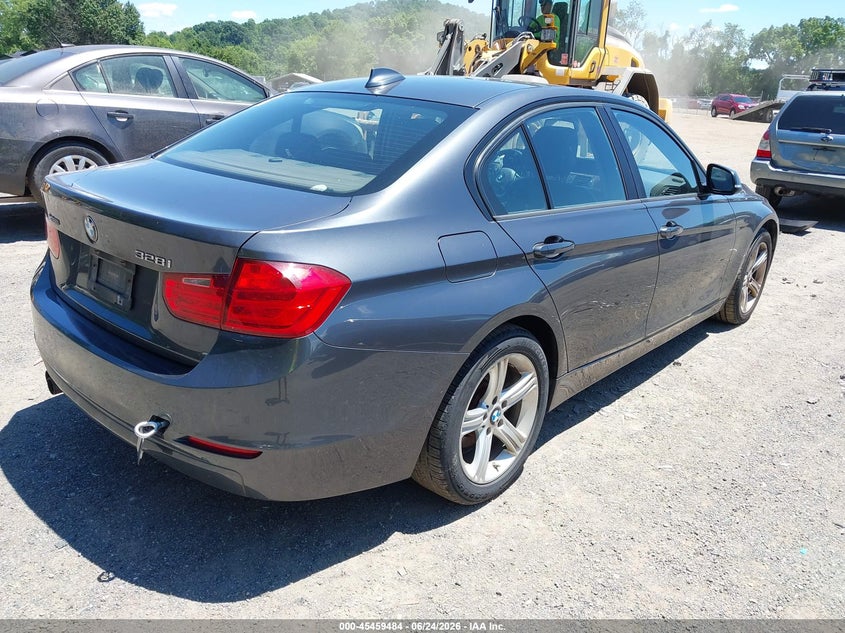 2015 BMW 3 series VIN WBA3B3C55FF547509 IAAI salvage auction — NORMAL WEAR, Original (Ohio), sold $600 on 2026-07-27 (photo 4)