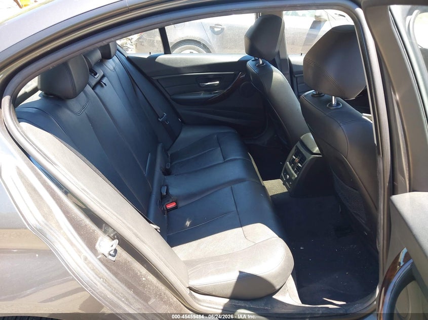 2015 BMW 3 series VIN WBA3B3C55FF547509 IAAI salvage auction — NORMAL WEAR, Original (Ohio), sold $600 on 2026-07-27 (photo 8)