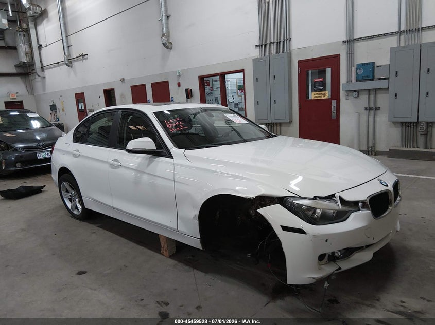 2015 BMW 3er VIN WBA3B5C57FP653742 IAAI salvage auction — FRONT END, Wait Title, sold $1,650 on 2026-08-21 (photo 1)