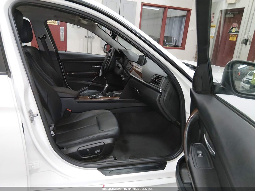 2015 BMW 3er VIN WBA3B5C57FP653742 IAAI salvage auction — FRONT END, Wait Title, sold $1,650 on 2026-08-21 (photo 5)