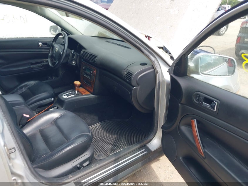 2003 Volkswagen Passat VIN WVWRH63B73P206234 IAAI salvage auction — NORMAL WEAR, Clear (Indiana), sold $425 on 2026-07-15 (photo 5)
