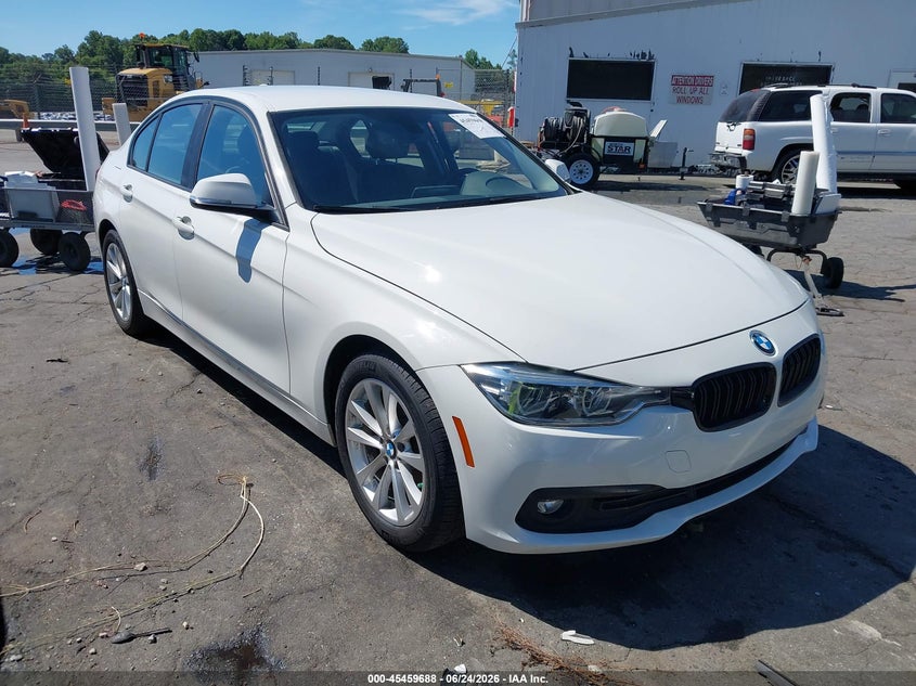 2018 BMW 3er VIN WBA8E5G55JNV02930 IAAI salvage auction — LEFT SIDE, Salvage (North Carolina), sold $5,025 on 2026-08-20 (photo 1)