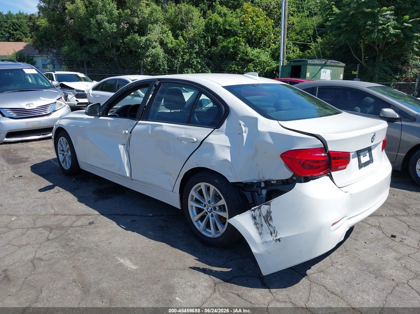 2018 BMW 3er VIN WBA8E5G55JNV02930 IAAI salvage auction — LEFT SIDE, Salvage (North Carolina), sold $5,025 on 2026-08-20 (photo 3)