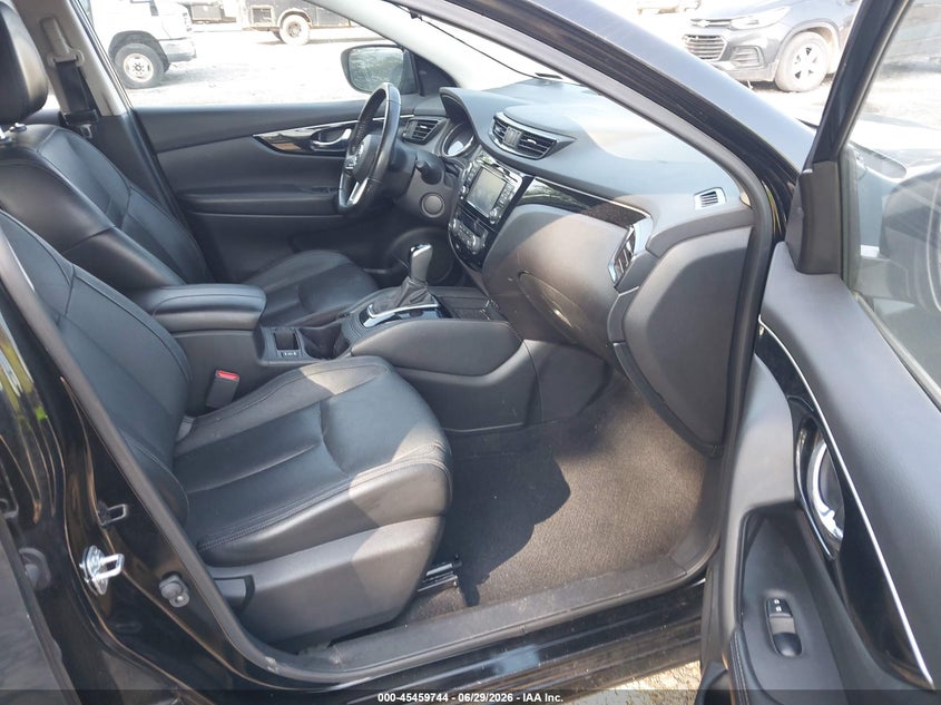 2017 Nissan Rogue VIN JN1BJ1CP3HW015916 IAAI salvage auction — NORMAL WEAR, Clear (Tennessee), sold $1,400 on 2026-07-16 (photo 5)