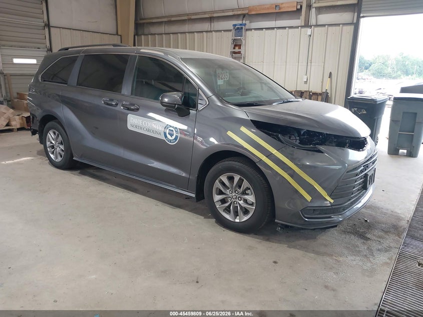 2025 Toyota Sienna VIN 5TDKSKFC8SS205677 IAAI salvage auction — FRONT END, Salvage (North Carolina), sold $19,250 on 2026-07-09 (photo 1)