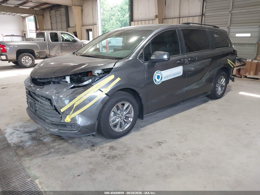 2025 Toyota Sienna VIN 5TDKSKFC8SS205677 IAAI salvage auction — FRONT END, Salvage (North Carolina), sold $19,250 on 2026-07-09 (photo 2)
