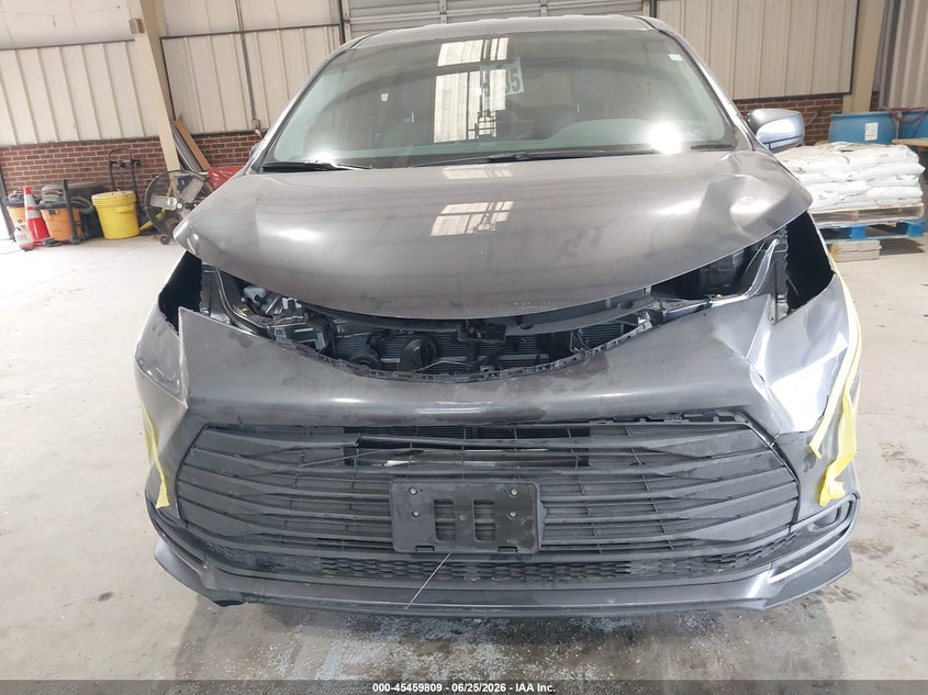 2025 Toyota Sienna VIN 5TDKSKFC8SS205677 IAAI salvage auction — FRONT END, Salvage (North Carolina), sold $19,250 on 2026-07-09 (photo 6)
