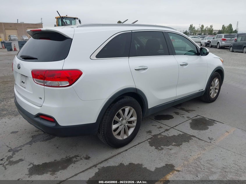 2016 Kia Sorento VIN 5XYPGDA59GG176092 IAAI salvage auction — SIDE, Salvage Title, sold $2,350 on 2026-07-29 (photo 4)