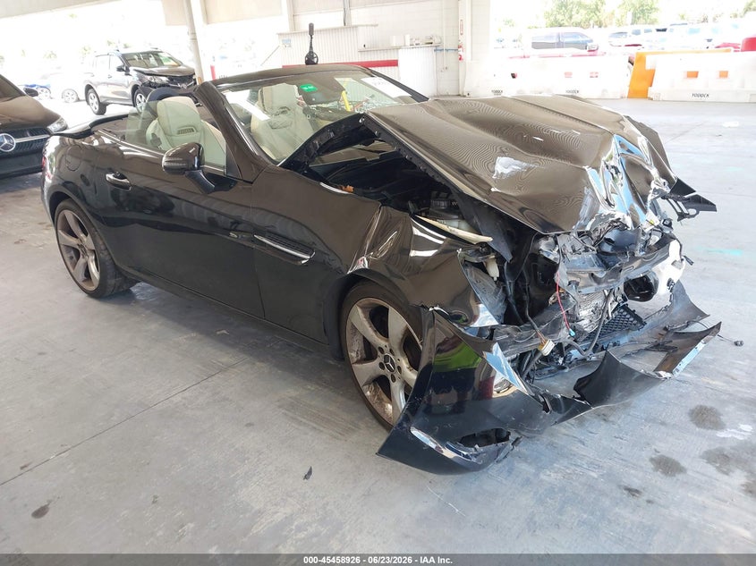 2012 Mercedes-benz Slk-klasse VIN WDDPK5HA8CF014559 IAAI salvage auction — FRONT END, Rebuildable (Florida), sold $950 on 2026-07-29 (photo 1)