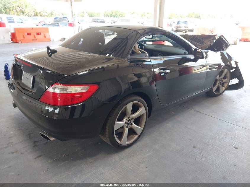 2012 Mercedes-benz Slk-klasse VIN WDDPK5HA8CF014559 IAAI salvage auction — FRONT END, Rebuildable (Florida), sold $950 on 2026-07-29 (photo 4)