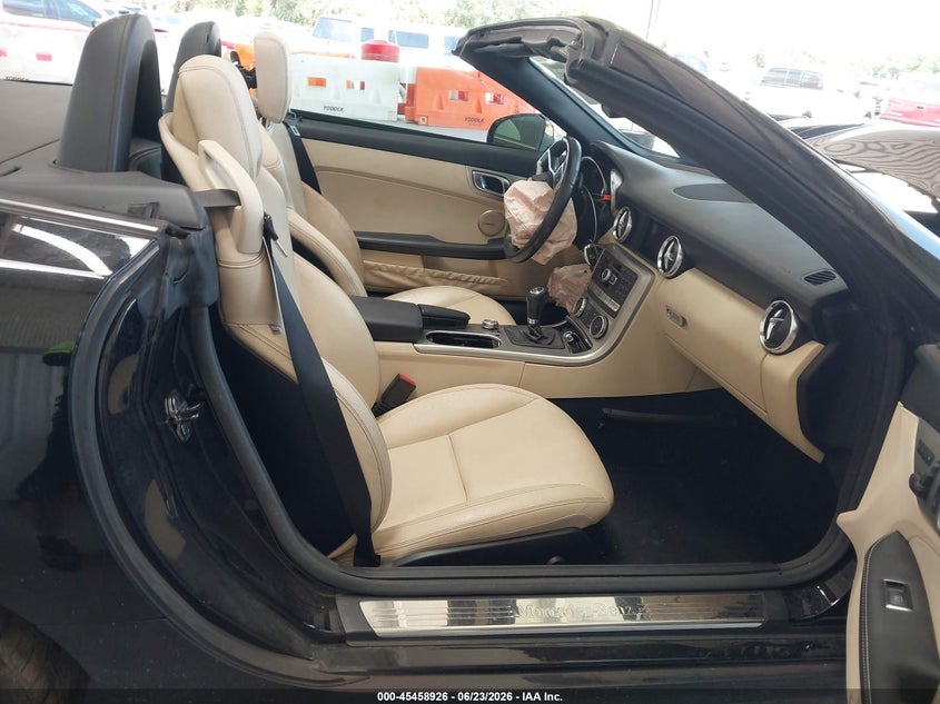 2012 Mercedes-benz Slk-klasse VIN WDDPK5HA8CF014559 IAAI salvage auction — FRONT END, Rebuildable (Florida), sold $950 on 2026-07-29 (photo 5)