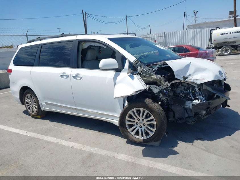 2013 Toyota Sienna VIN 5TDYK3DC4DS376464 IAAI salvage auction — FRONT & REAR, Salvage (California), sold $1,100 on 2026-07-15 (photo 1)