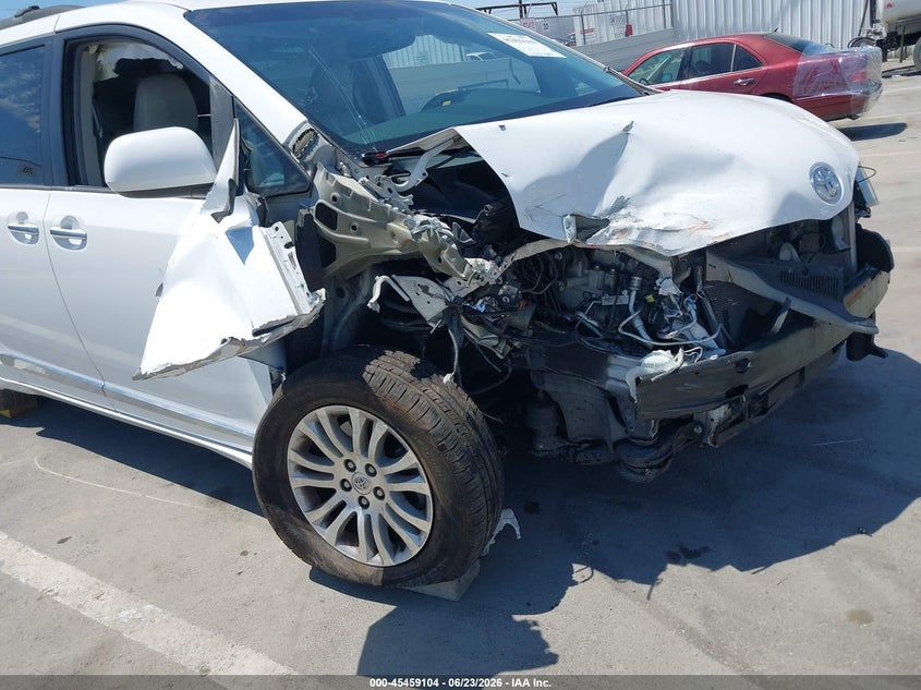2013 Toyota Sienna VIN 5TDYK3DC4DS376464 IAAI salvage auction — FRONT & REAR, Salvage (California), sold $1,100 on 2026-07-15 (photo 6)