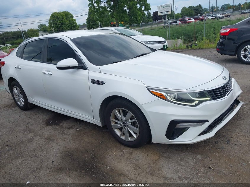 2019 Kia Optima VIN 5XXGT4L3XKG275198 IAAI salvage auction — LEFT FRONT, Clear (Michigan), sold $1,600 on 2026-07-30 (photo 1)