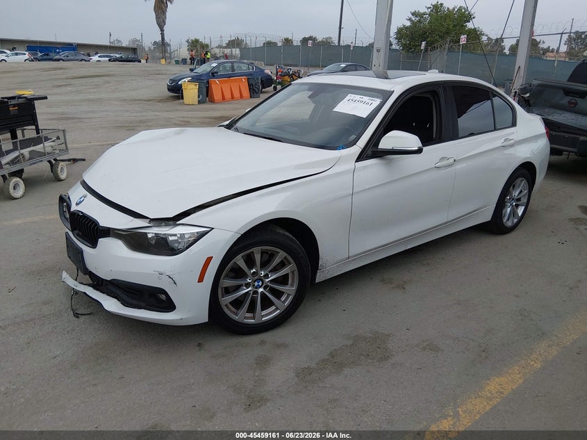 2017 BMW 3er VIN WBA8E1G3XHNU16563 IAAI salvage auction — RIGHT FRONT, Salvage Title, sold $700 on 2026-07-18 (photo 2)