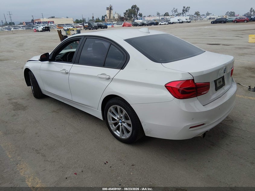 2017 BMW 3er VIN WBA8E1G3XHNU16563 IAAI salvage auction — RIGHT FRONT, Salvage Title, sold $700 on 2026-07-18 (photo 3)