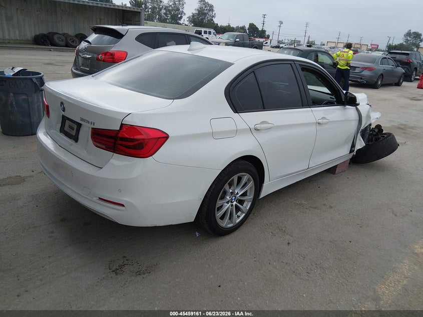 2017 BMW 3er VIN WBA8E1G3XHNU16563 IAAI salvage auction — RIGHT FRONT, Salvage Title, sold $700 on 2026-07-18 (photo 4)