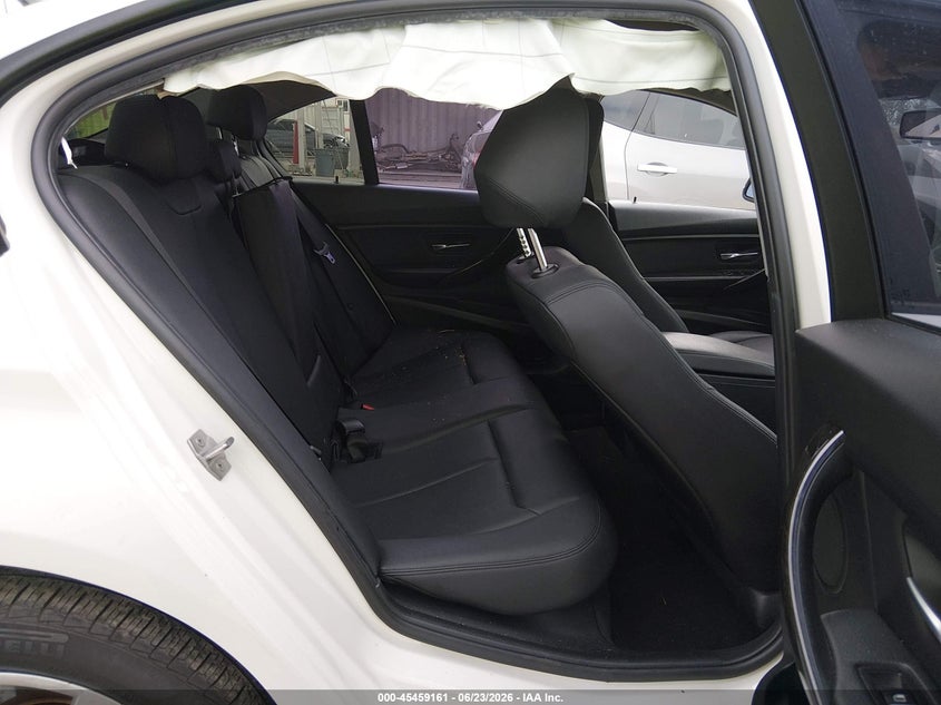 2017 BMW 3er VIN WBA8E1G3XHNU16563 IAAI salvage auction — RIGHT FRONT, Salvage Title, sold $700 on 2026-07-18 (photo 8)