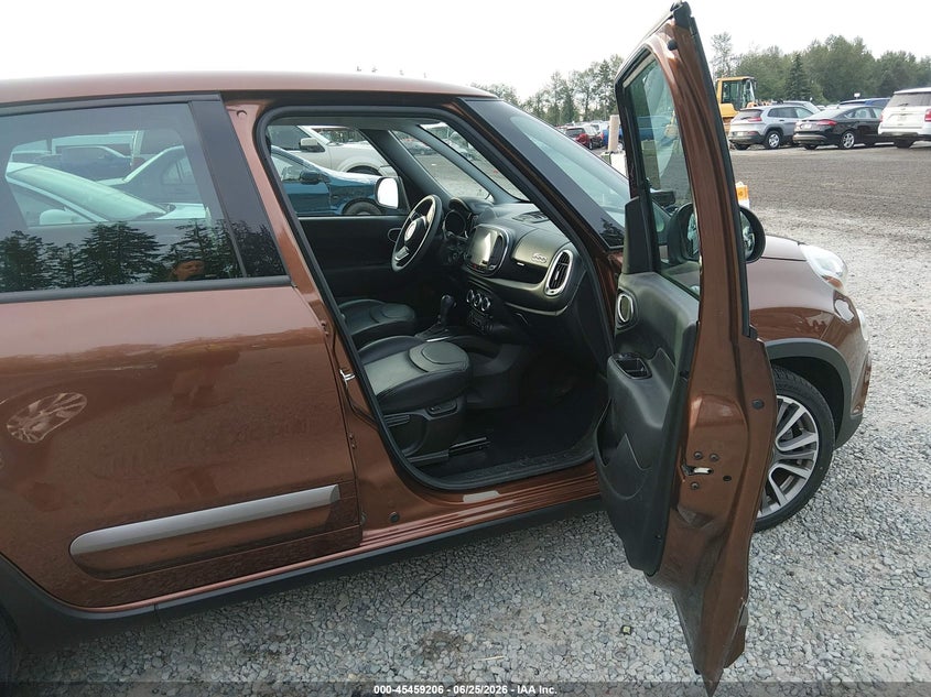 2018 Fiat 500l VIN ZFBCFADH9JZ041020 IAAI salvage auction — REAR END, Salvage Title, sold $3,050 on 2026-07-22 (photo 5)