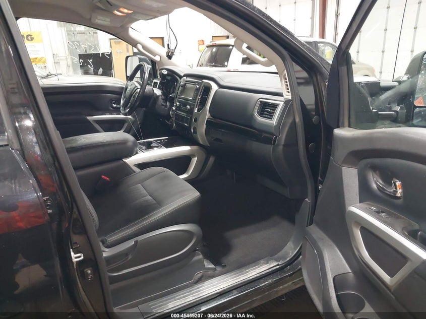 2018 Nissan TITAN VIN 1N6AA1E55JN511815 IAAI salvage auction — STORM DAMAGE, Salvage (North Dakota), sold $7,050 on 2026-07-30 (photo 5)
