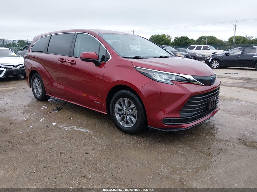 2021 Toyota Sienna VIN 5TDKRKECXMS043146 IAAI salvage auction — HAIL, Salvage (Kansas), sold $17,400 on 2026-07-31 (photo 1)