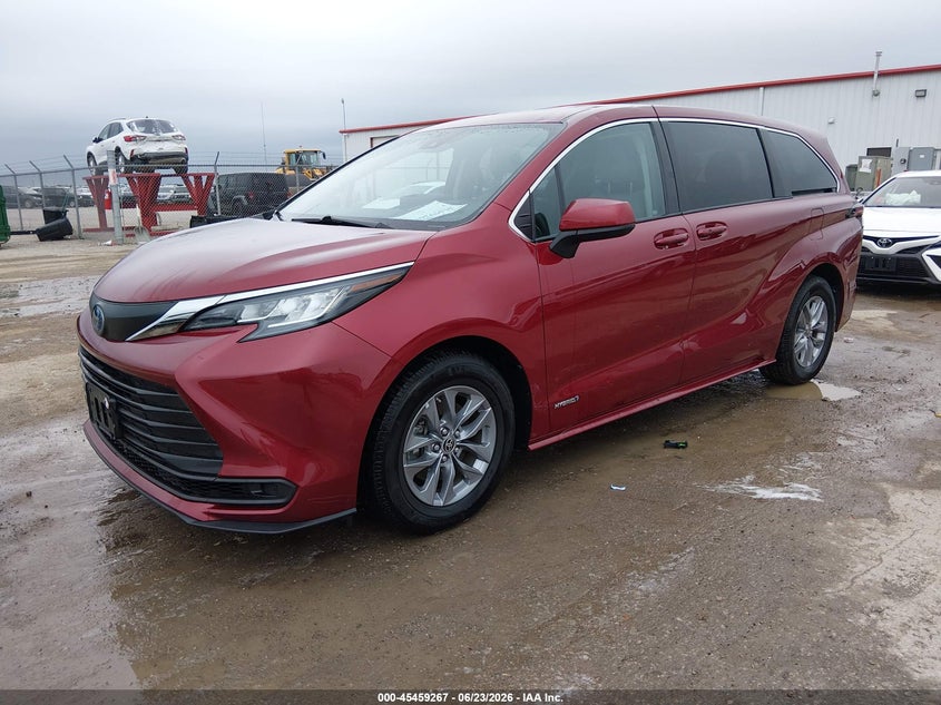 2021 Toyota Sienna VIN 5TDKRKECXMS043146 IAAI salvage auction — HAIL, Salvage (Kansas), sold $17,400 on 2026-07-31 (photo 2)