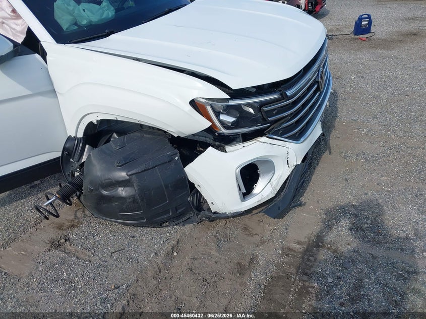 2024 Volkswagen Atlas VIN 1V2HR2CA4RC538798 IAAI salvage auction — RIGHT FRONT, Salvage - Greater Than 75% (Maryland), sold $7,750 on 2026-08-01 (photo 6)