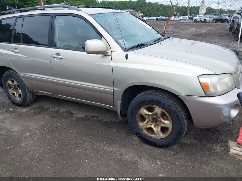 2005 Toyota Highlander VIN JTEGD21AX50106884 IAAI salvage auction — NORMAL WEAR, Clear (Massachusetts), sold $1,550 on 2026-07-07 (photo 1)