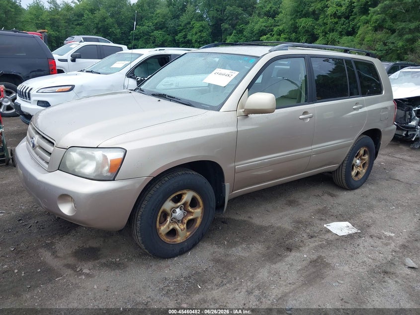 2005 Toyota Highlander VIN JTEGD21AX50106884 IAAI salvage auction — NORMAL WEAR, Clear (Massachusetts), sold $1,550 on 2026-07-07 (photo 2)